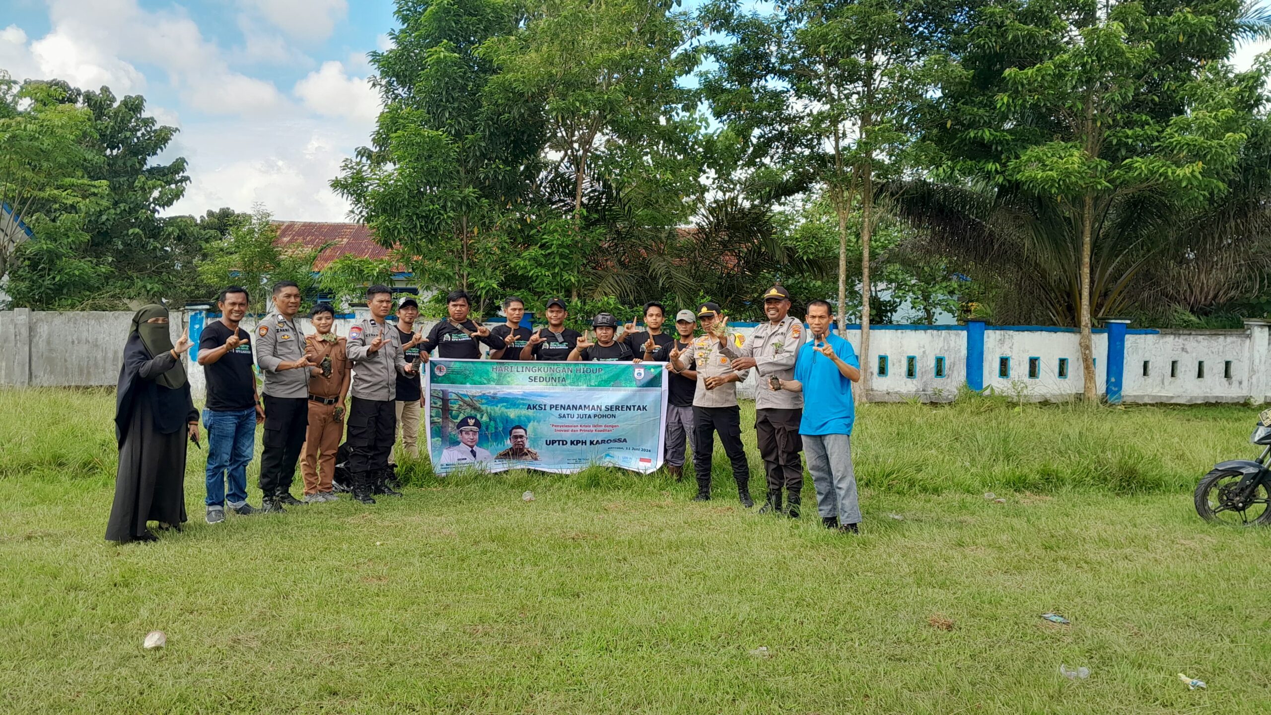 UPTD KPH Karossa Melaksanakan Aksi Penanaman Serentak Satu Juta Pohon Dalam Rangka Memperingati Hari Lingkungan Hidup Sedunia