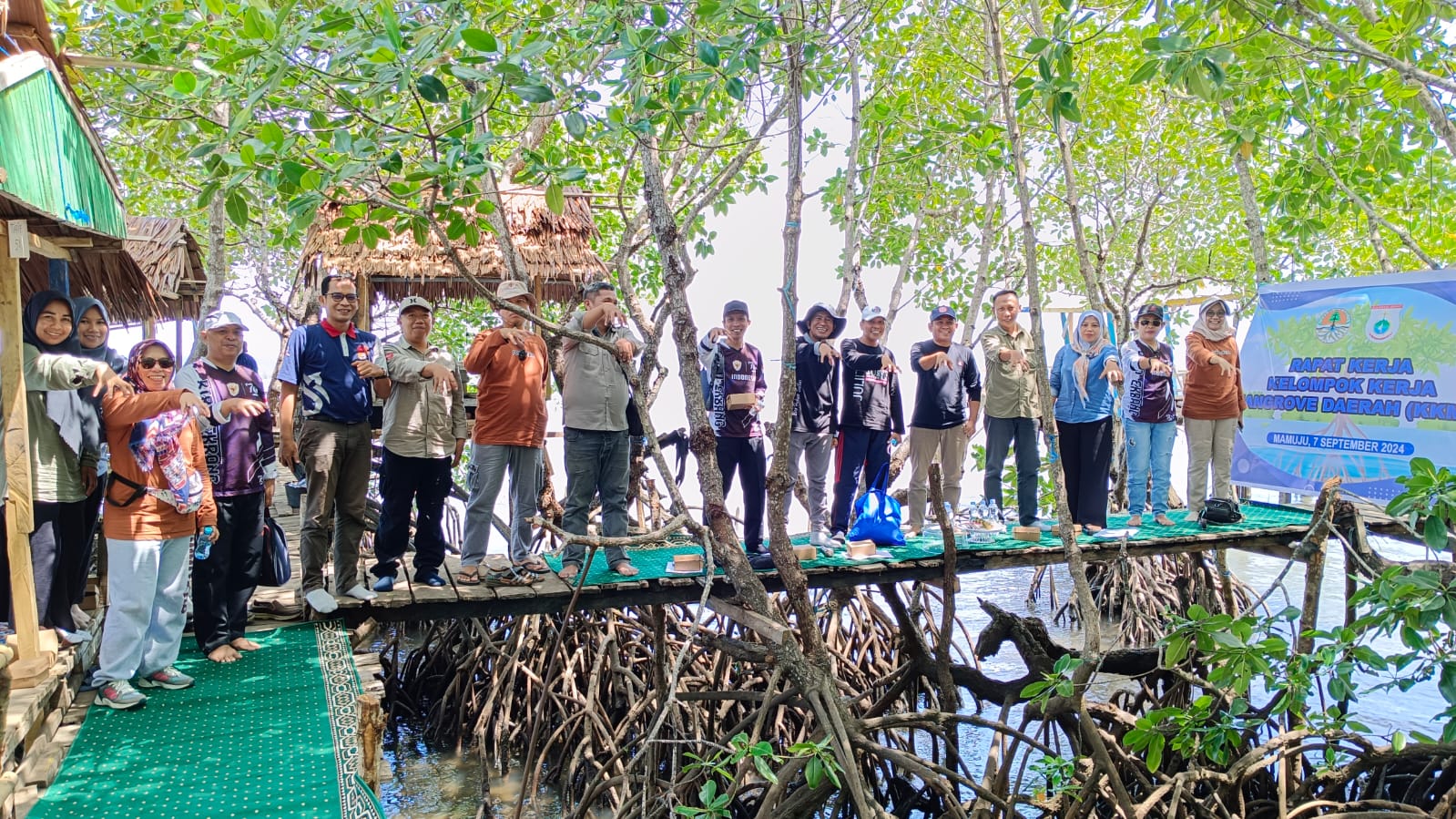 Rapat KKMD Sulawesi Barat dirangkaian dengan Penanaman Mangrove